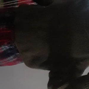 Stickad grön tröja från Hm - Plagget är i nyskick då den aldrig riktigt kommit till användning, plagget är i storlek L och riktigt skönt att ha på vintern (jag tog en beige tröja för att den gröna versionen inte längre finns) original pris är 250 säljer för 100