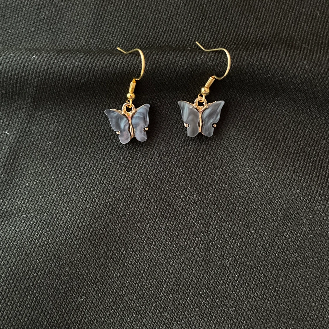 🌑Gråsvarta fjäril örhängen🌑