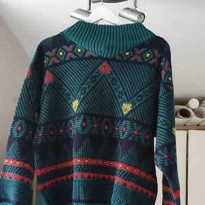 Swedish 70 talet stickad tröja  - I bra skick och passar till båda kön den är varmt och gösig. Finns flera bilder. 