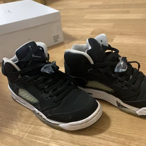 Jordan 5 oreo - Mycket bra skick använda 2 ggr, svart vita J’s 5 oreo strl 38, pris diskuteras vid snabb affär 