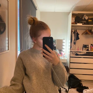 Grå stickad  - Grå stickad tröja från hm 