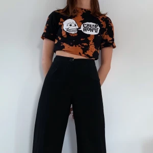 Crop top  - Riktigt cool Cheep Monday crop top! Sparsamt använd och i bra skick. Frakt tillkommer. 