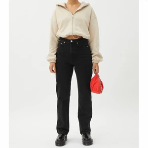Weekday jeans  - Ett par fina och sköna jeans från weekday i modellen rowe. Använda två gånger och därmed i ett mycket fina skick!!