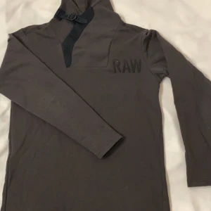 G-STAR tröja - G-STAR tröja som är använd endast 1 gång.                                  Frakt tillkommer! 