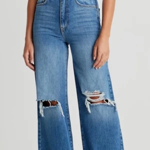 Jeans - Säljer dessa från Gina tricot i jätte fint skick. 