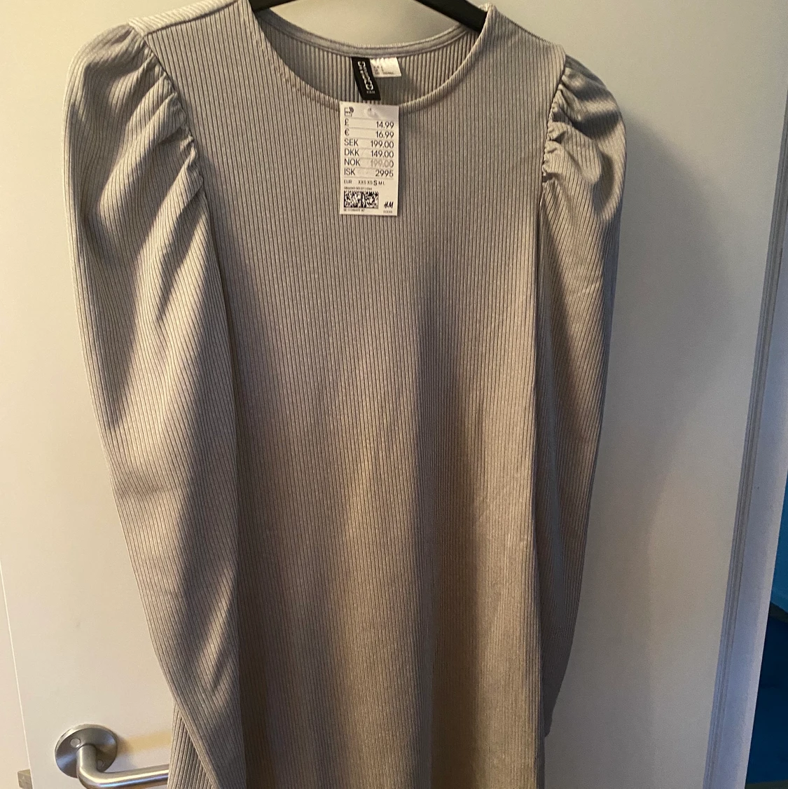 Ribbad klänning från HM - 90