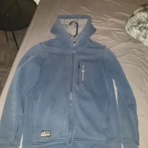 Sail racing hoodie  - Säljer en sail Hildur storlek xs men passar för både Snäll säljer 200.