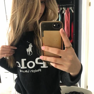 Polo Ralph Lauren Sweatshirt - Sweatshirt från Polo Ralph Lauren, inga skador och bra kvalitet. Äkta och fin, köpare står för frakt och kan disskutera pris