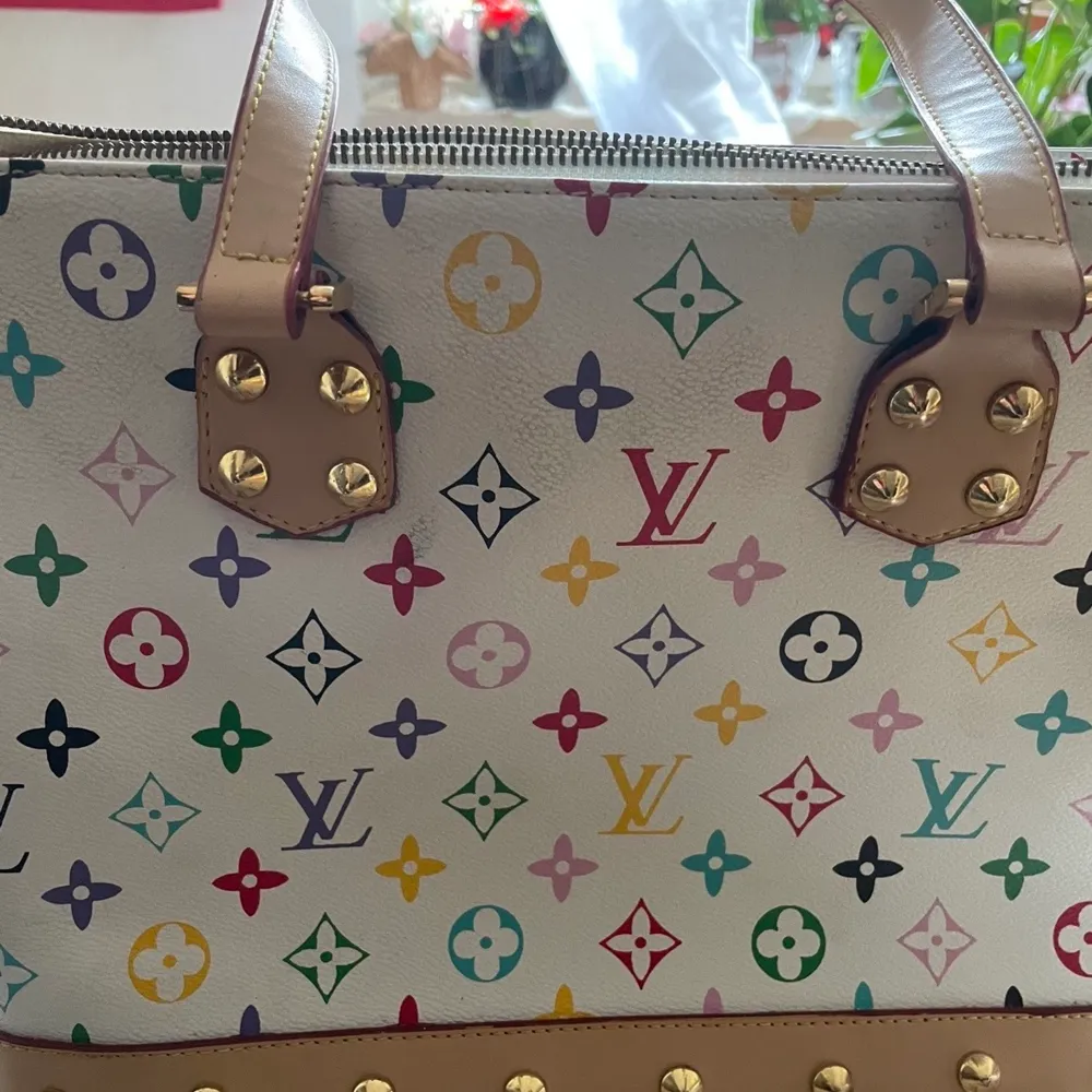 Snygg Louis vuitton väska AA kopia. Aldrig använd kommer med dustbag. Köpt från USA.. Väskor.