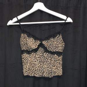 Gulligt shein linne med leopard mönster.💗 möts helst upp!