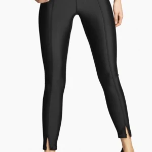 Träningsbyxor med slits  - Jag säljer mina svarta träningsbyxor från Björn Borg! Dessa är väldigt snygga och har slits längs ner!! Använd endast fåtal gånger!! 