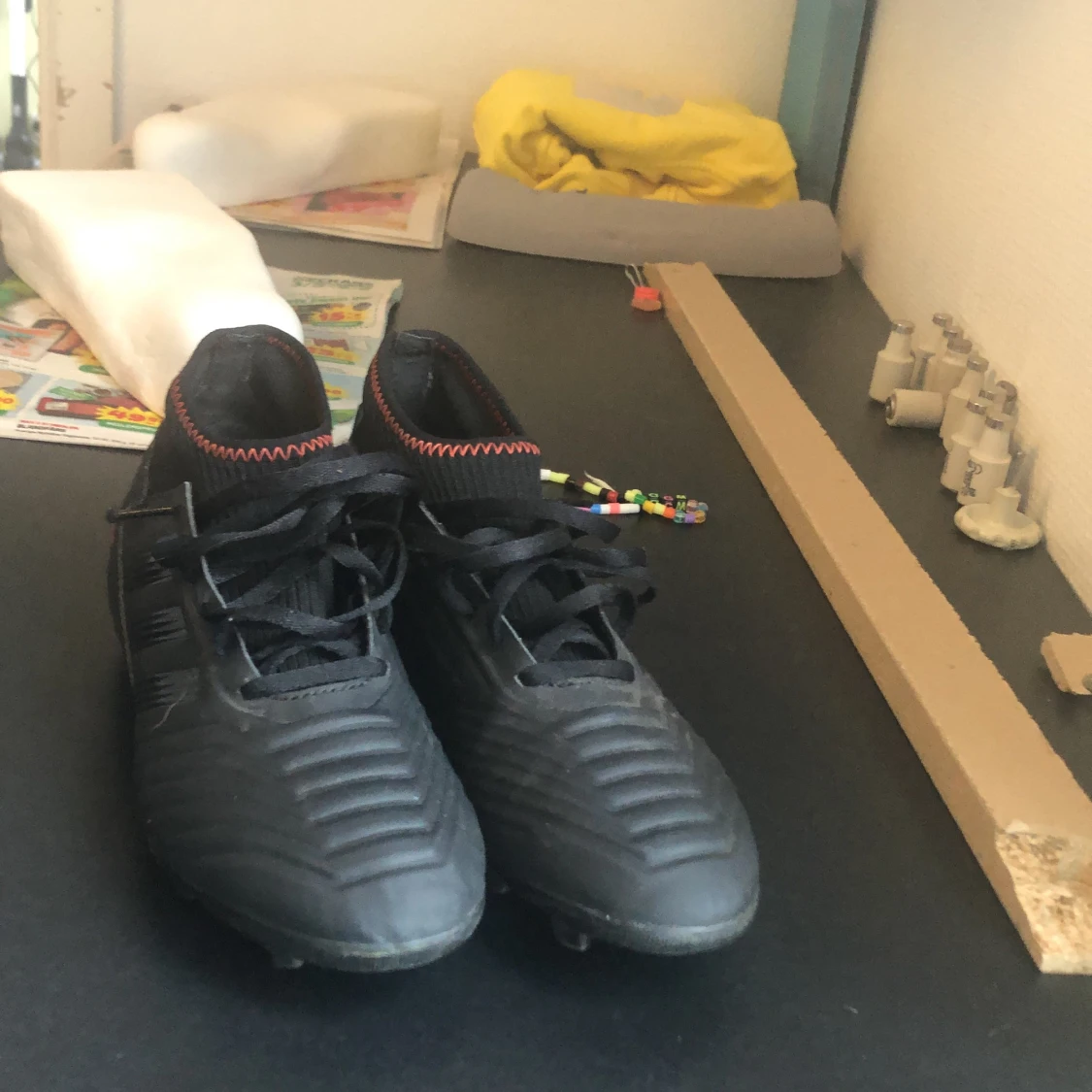 Adidas predator fotbollsskor  - 90