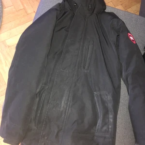 Canada goose svart - Använd 1 gång passade ej. 3000 vid snabb affär, frakt ingår, betalning via swish