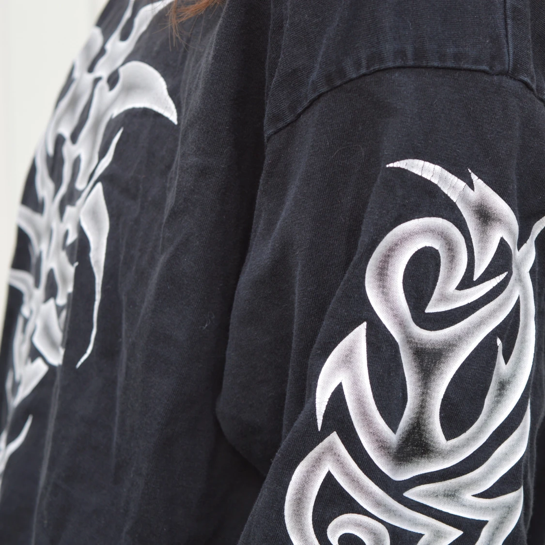 Svart långärmad med tryck   - 91