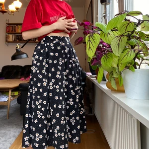 Somrig kjol - Säljer denna somriga kjolen🌞 Köparen står för frakten 📦 Nypris: 250kr