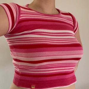 Croptop - Supersöt croptop i rosarandigt!💕
