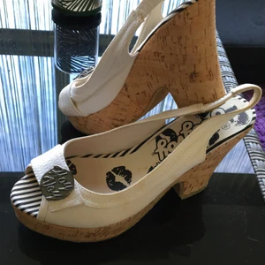 Sköna sommar skor med klack - Bekväma skor som har används bara 2 gånger