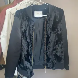 Black bomber jacket in black size M
