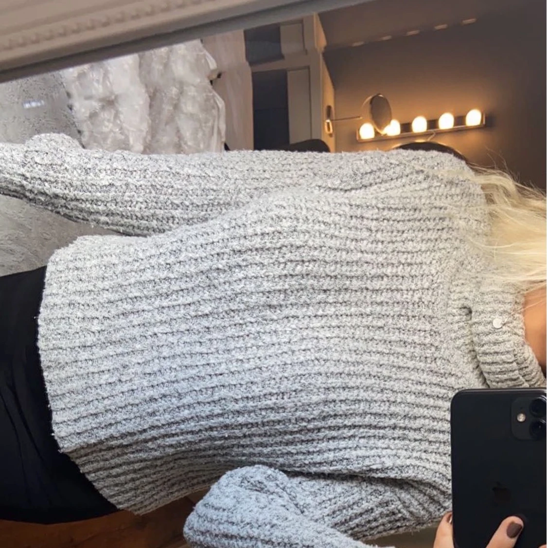 Grå stickad polotröja 