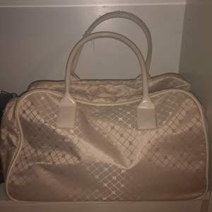 Good condition big bag, great quality, and used only 3 times