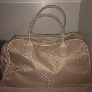 Oriflame  - Good condition big bag, great quality, and used only 3 times