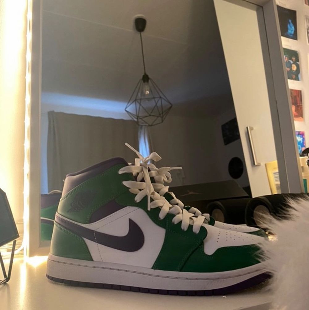 Nike Air Jordan 1 - Jordans | Plick 