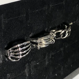 Ringar - Tre fina unika ringar i samma storlek. Säljer pga de är för stora för mig. Frakt är 12 kr. Köp nu!