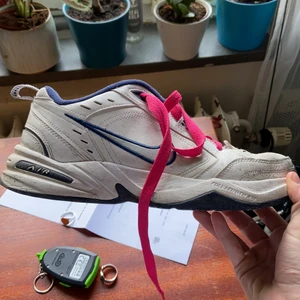 Nike monarch - Köpte dessa sköna skor, snörena är utbytta men går att byta tillbaks