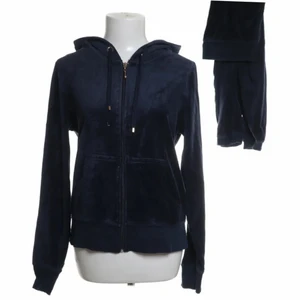 Blå mjukisdress 💙🦋 - Säljer detta mjukisset för 100 kr + frakt!! Både mjukisbyxorna & hoodien är från cubus, har använt det några gånger. 