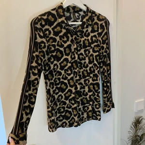 Skjorta - Ny, endast testad! Superskönt och stretchigt material 🙌🏼 Köparen står för frakt 🌸