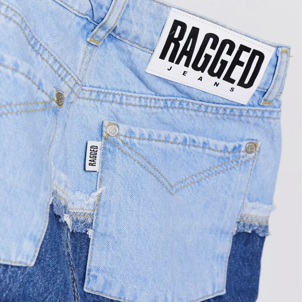 sjukt snygga patchwork dad jeans från ragged priest. Storlek 24. Aldrig använda. Kan gå ner i pris vid snabb affär. Jeans & Byxor.