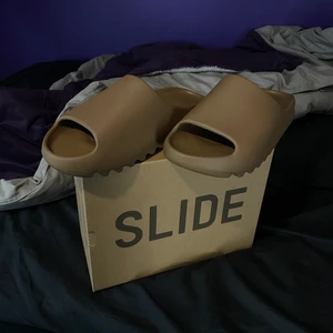 adidas yeezy slide core - storlek; eu 46, passar 45, 10/10 deadstock, finns i stockholm eller frakt