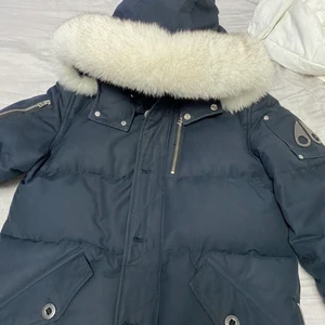 Moose Knuckels 3Q - Fin moose knuckles i storlek M, väldigt bra skick, använd en halv vinter och säljer på grund av att jag inte har någon användning av den längre. Kvitto finns, Köpt på johnells, Pris kan diskuteras vid snabb affär. 