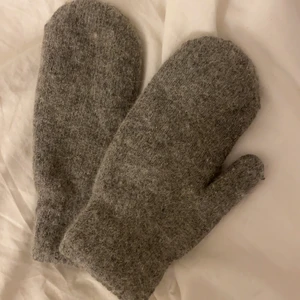 Vantar  - Oanvända mörkgråa!! 300kr