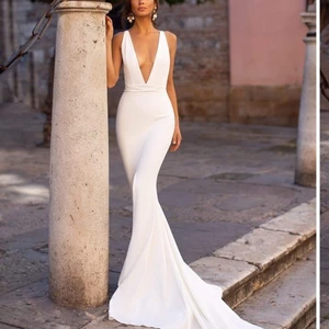 White maxi dress🤍✨ - Vit maxi dress i mycket bra skick, använd endast 1 gång✨  jättefin passar alla möjliga tillställningar 🤍 ordinarie pris: 3800kr. Storlek XS/S