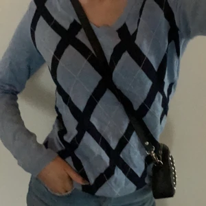 Tröja - Mönstras tröja i blåa nyanser💙 hör av dig vid intresse!