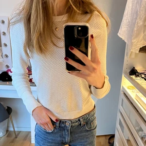 Zara tröja - Intressekoll på denna slutsålda populära tröja. Ny skick och sparsamt använd. Det är stl M men den passar Xs - M. 