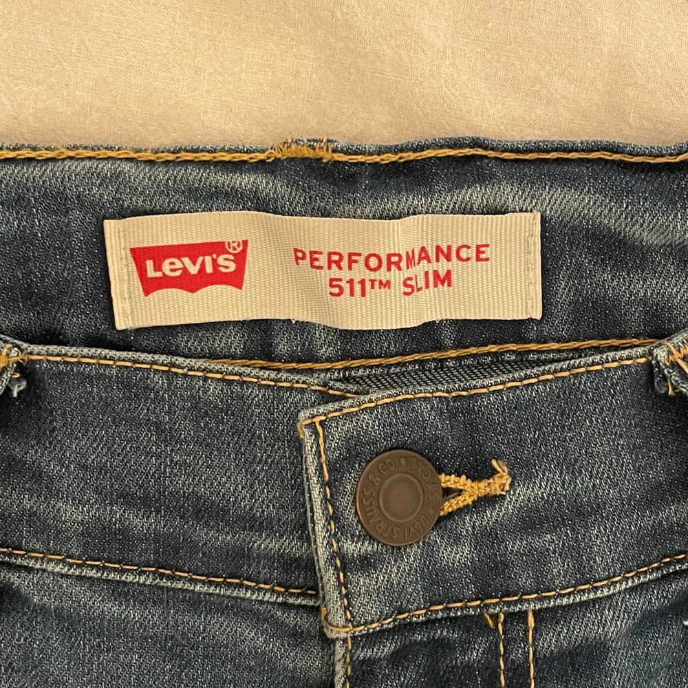 superfina levis jeans, köpta på zalando för 650, säljer då de är för små😁. Jeans & Byxor.