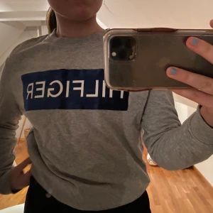 Tommy Hilfiger tjocktröja - Grå tjocktröja - Tommy Hilfiger 