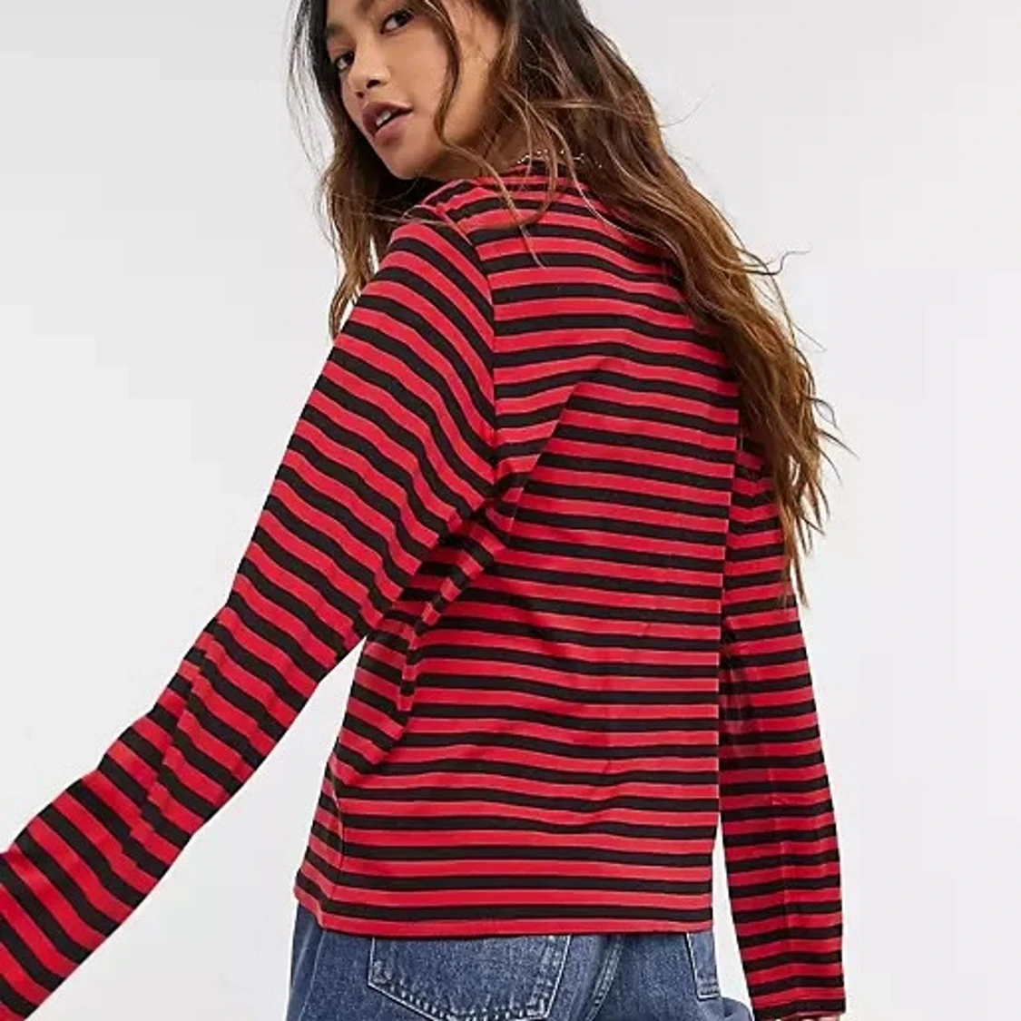 Svart och röd randig tröja i strl s