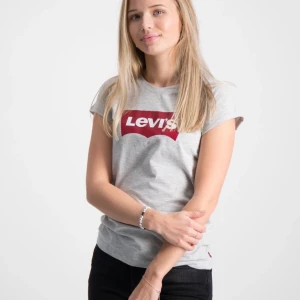 Levis T-shirt - Aldrig andvänt den. Äkta vara. Köpare står för frakt💕