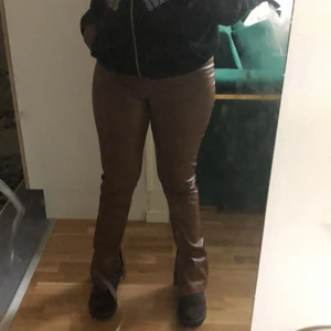 Skinn byxor  - Dem är för små för mig därför säljer jag dem 