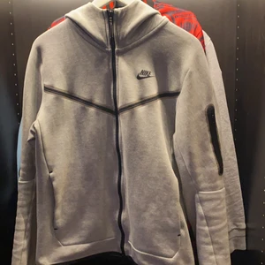 Nike Tech tröja  - Storlek S skick 8/9 av 10