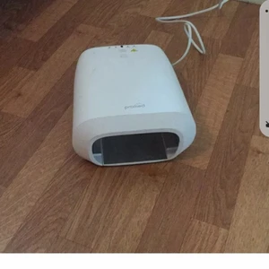 Uv-lampa  - Säljer uv-lampa för 140 kr, exakt som en ny och tar bara emot kontanter alltså 2 50 lappar och två 20 lapp, nypris 300 💛👍🌌