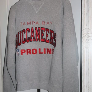 Champion Vintage Sweatshirt  - En grå vintage sweatshirt i storlek s i mycket bra skick. Köparen står för frakten📦 