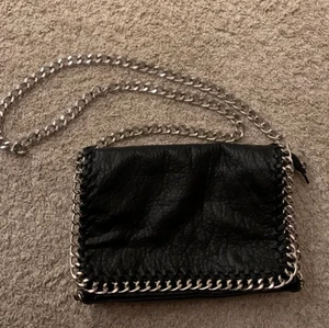 Tiamo väska  - Super fin och trendig Tiamo väska, väskan kommer ej till användning. Köparen står för frakten❤️