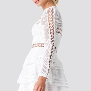 Studentklänning - Säljer den perfekta studentklänningen!! Linn Ahlborg x NAKD 🤍🤍🤍 Kom aldrig till användning, så aldrig använd, med det sagt nyskick!!🤍 Säljs inte längre