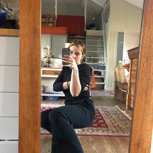 Nike mjukisar  - Nike mjukisar s/m.  Jätte sköna och snygga, utsvängda. Köpta på junkyard för 650 kr