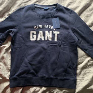 Gant sweatshirt  - Helt ny gant tröja, nypris var 999kr. Storlek L men liten o storleken  💕