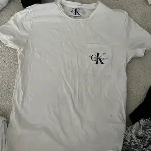 Super fin CK tshirt i stl XS , använd några gånger